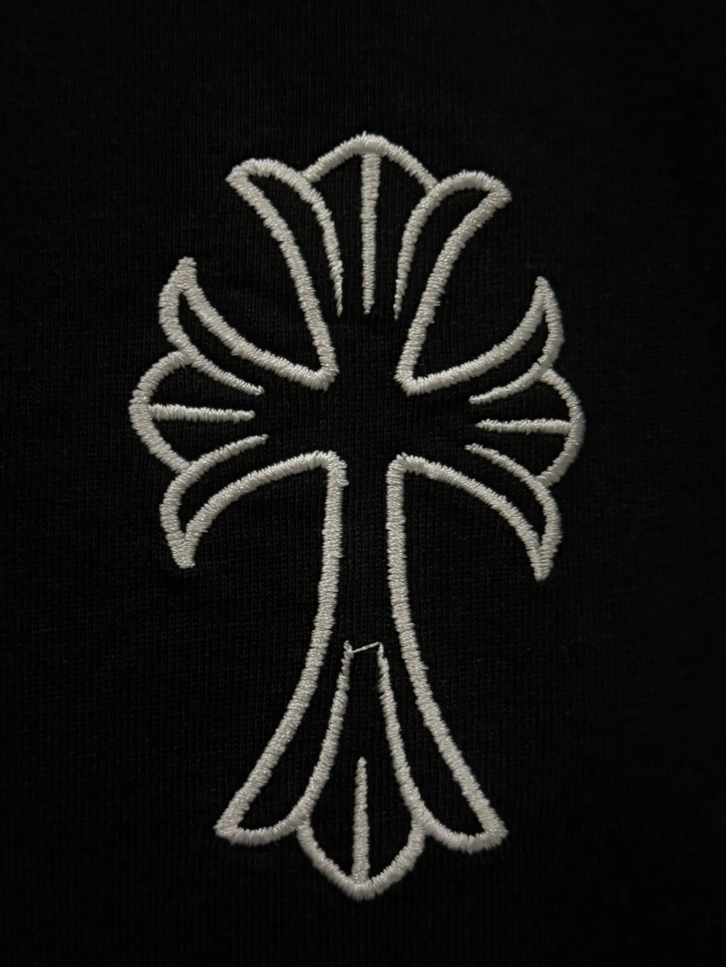 🅿️190 [High quality] Chrome hearts Chrome hearts 2025 new first release latest short-sleeved round neck T-shirt, high-end customization, avant-garde and fashionable design! The brand logo is applied to the front and back cuffs using 100,000 needle embroidery techniques. High-end customized 280g fabric. Soft to the touch. Comfortable to wear. Exquisite stitching. Fine workmanship. The upper body effect is incomparably handsome! Same style for men and women, color: white, black size: S to xL